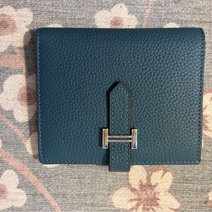 Chic H -Logo Faux Leather Handbag - Classic Style Fashion Bag - NWOT